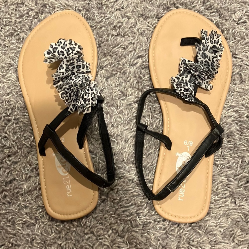 Summer sandals with flowers